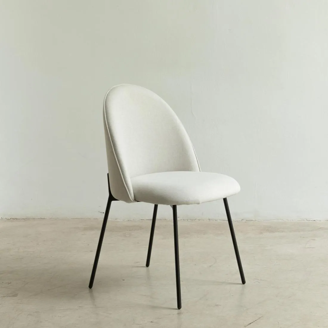 Silla tapizada beige