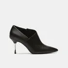 Zapatos de salón cerrados con tacón de aguja