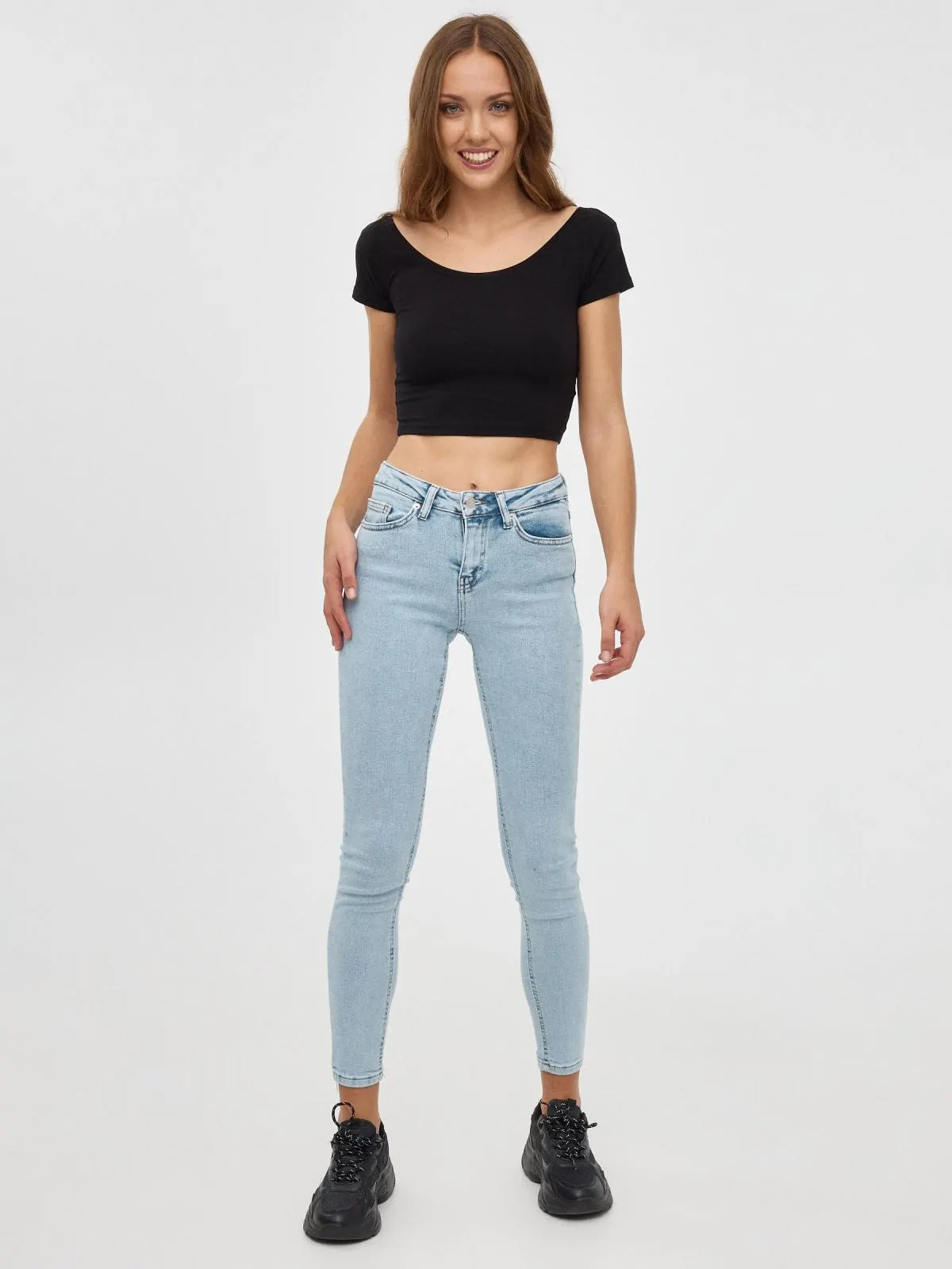 Jeans skinny tiro medio