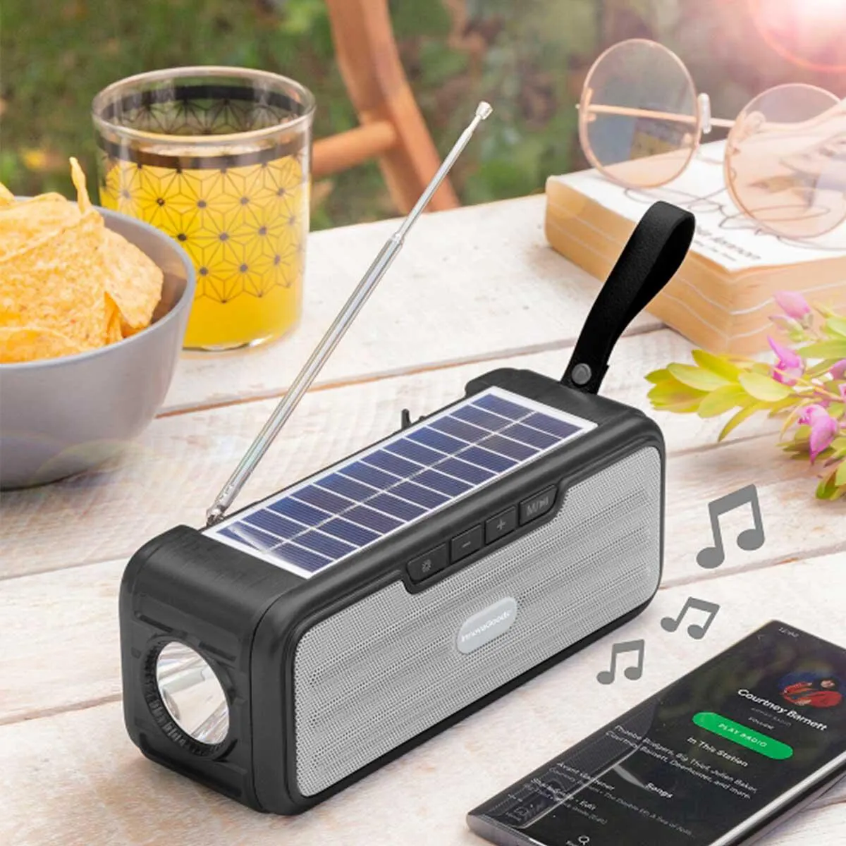 Altavoz inalámbrico Sunker Innovagoods con carga solar y linterna LED negro 7,6x19,3x7 cm
