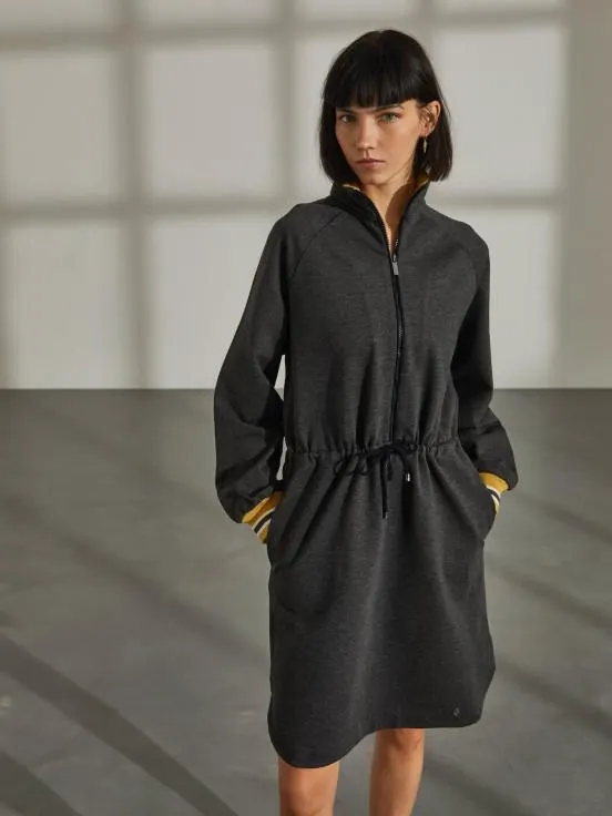 Vestido de punto con cintura ajustable