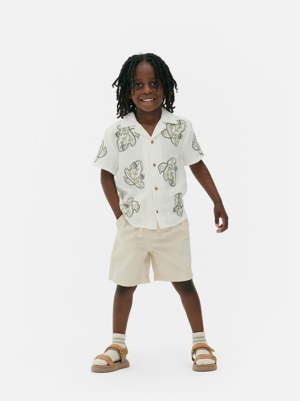 Camisa bordada con botones de Stacey Solomon