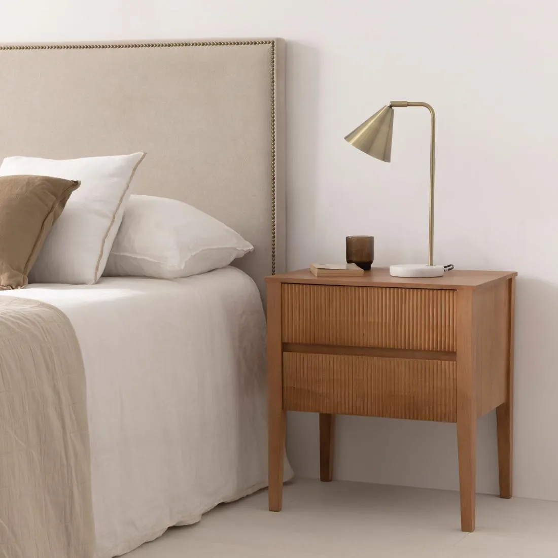 Mesita de noche de madera maciza 2 cajones