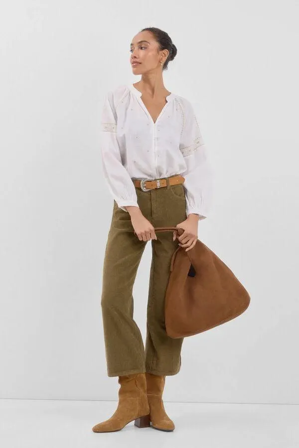 Conjunto de bota, pantalones y blusa