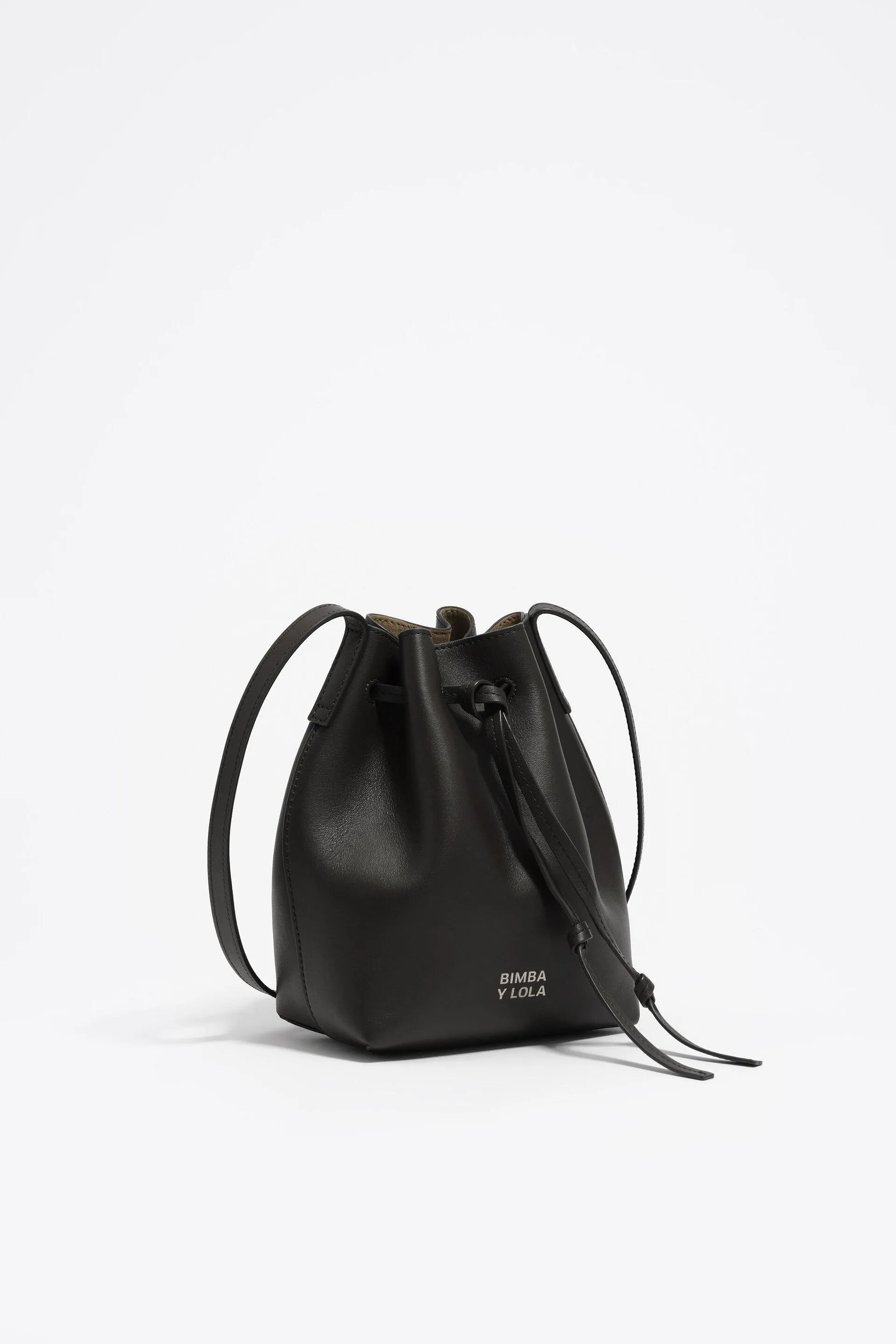 Bolso bucket piel negro