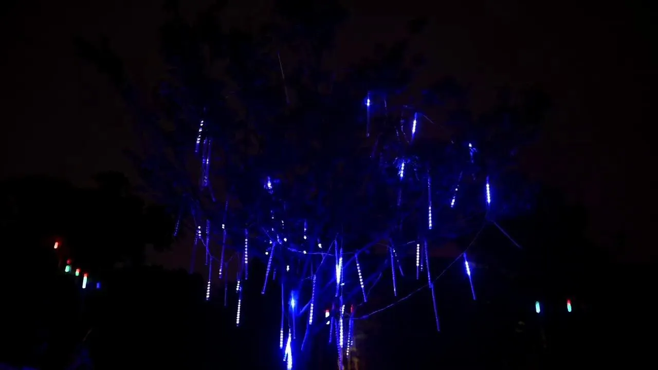 4 paquetes de luces de lluvia que caen luces de lluvia de meteoritos luces de navidad 30 cm 32 tubos 576 leds que caen gotas de lluvia luces de cadena de carámbanos para árboles de navidad decoración de halloween boda de vacaciones