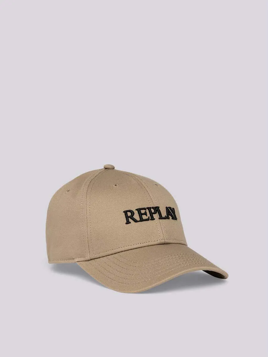 Gorra con visera logo bordado