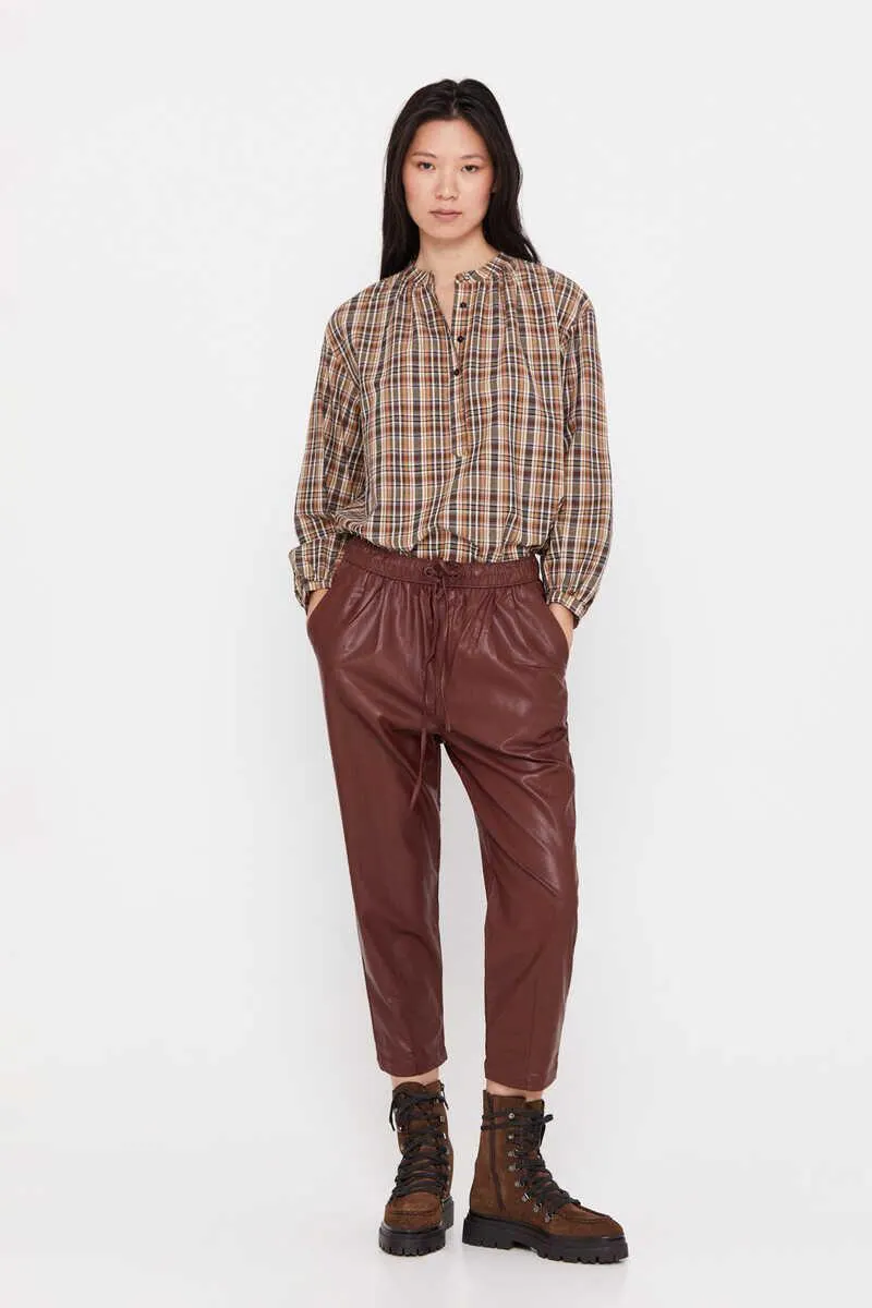 Pantalón jogger de símil piel