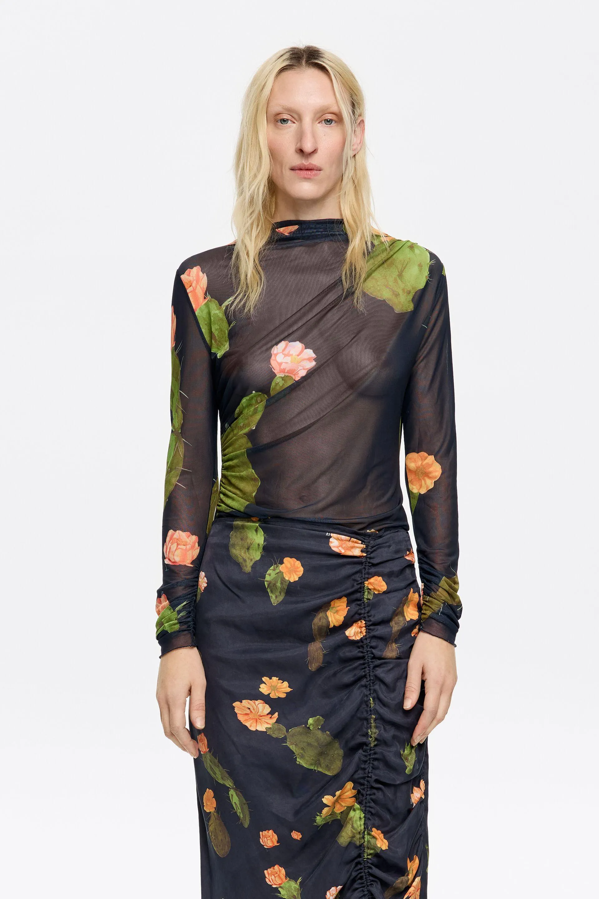 Camiseta fruncida tul Cactus negra