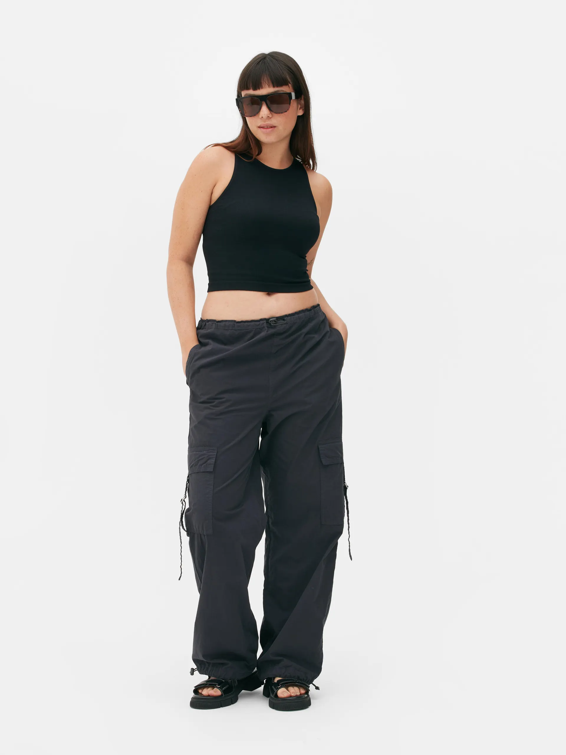 Camiseta corta sin mangas y con ribete