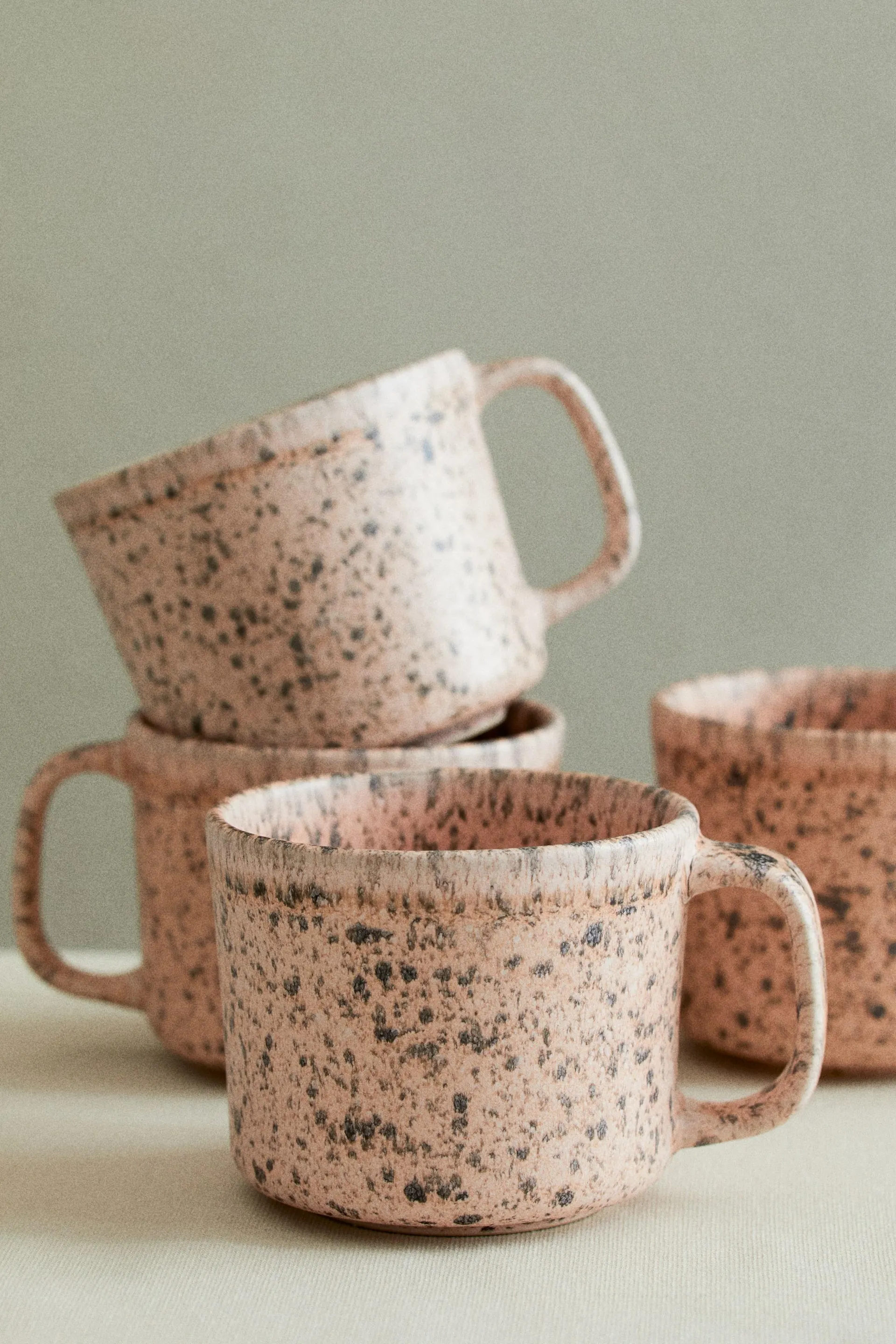 Taza de gres con esmalte reactivo