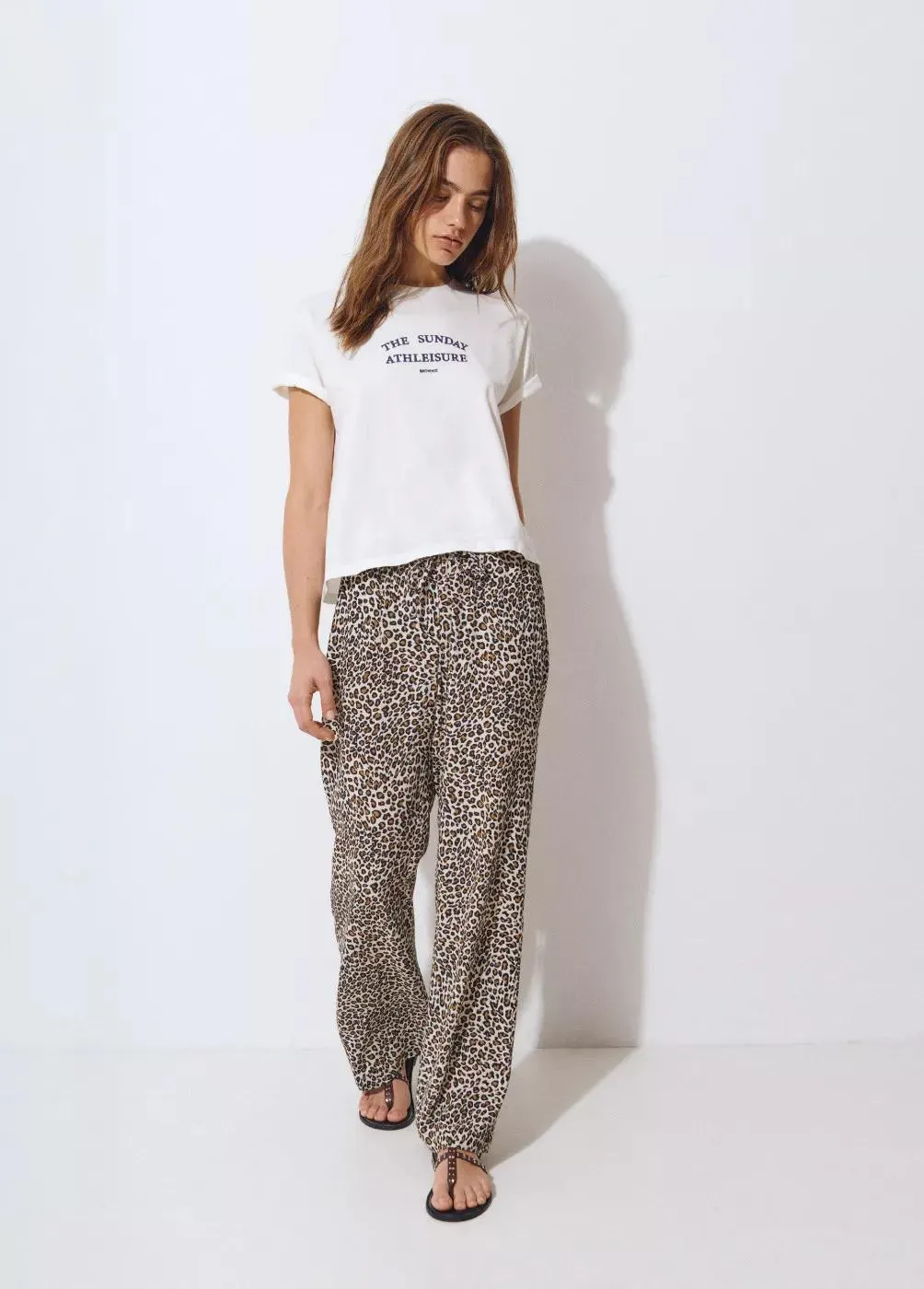 Camiseta algodón texto bordado