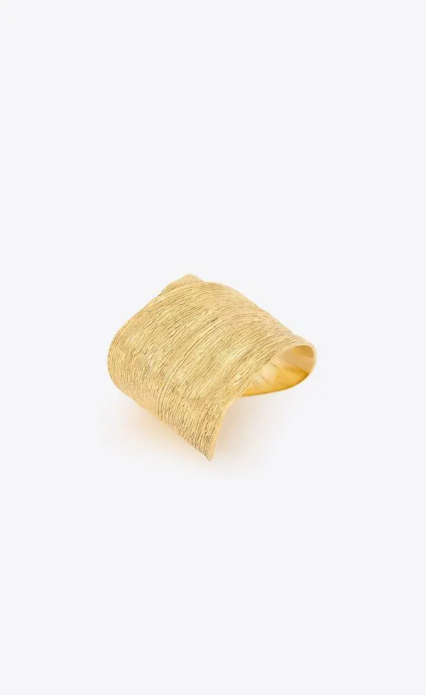 brazalete en forma de hoja de metal