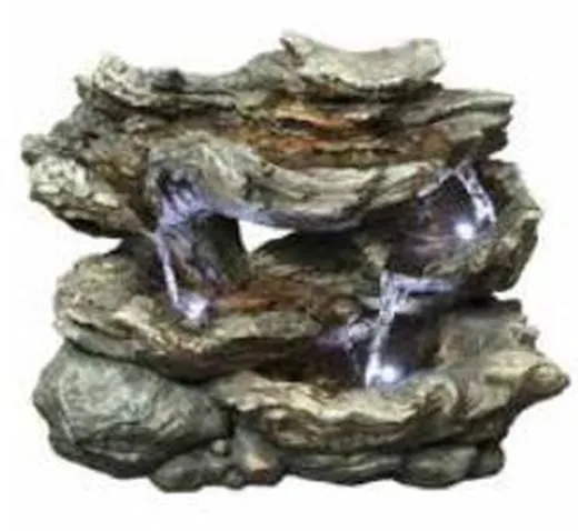 Fuente Ter de forma sútil de lajas de piedras montadas.