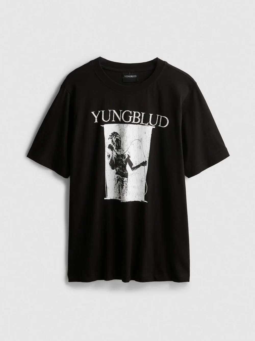 Camiseta de manga corta con gráfico «YUNGBLUD»