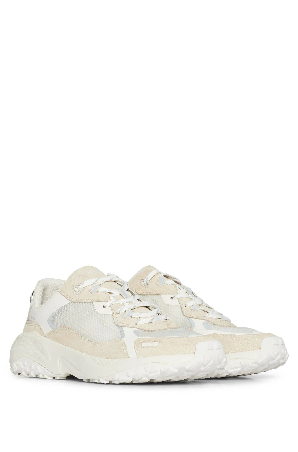 Deportivas en mezcla de materiales con malla antidesgarros