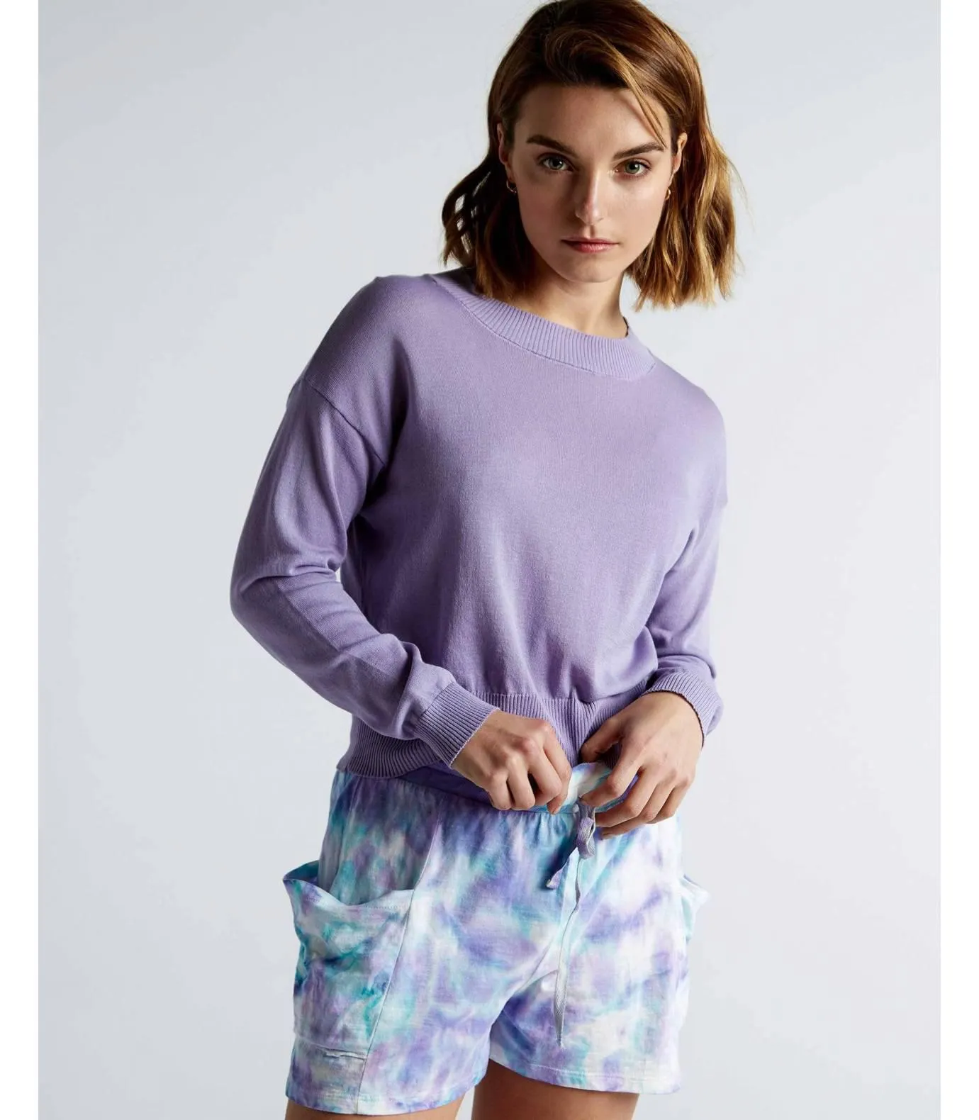 Pullover de cuello redondo liso color lavanda