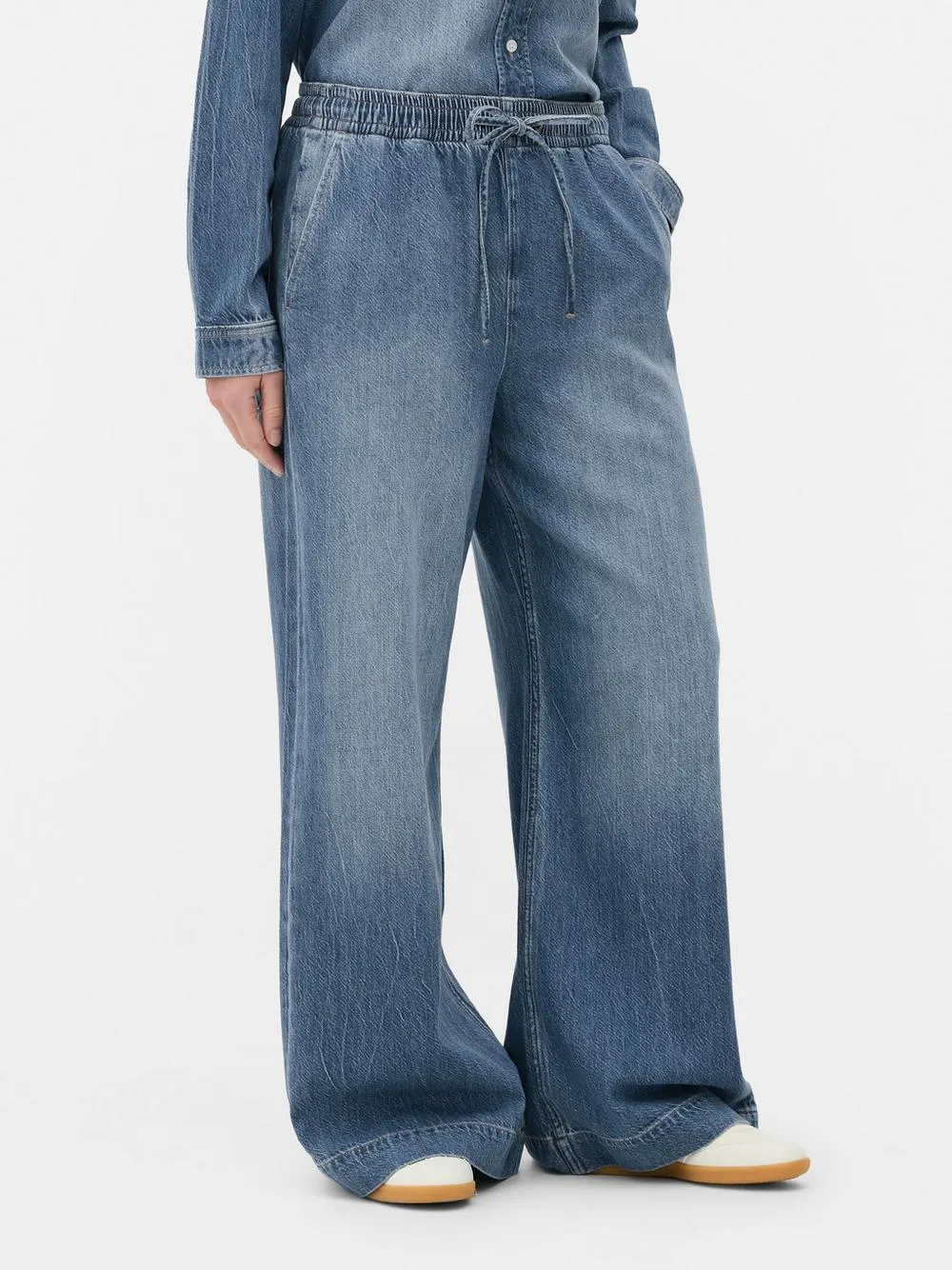 Jeans a gamba larga con elastico The Edit