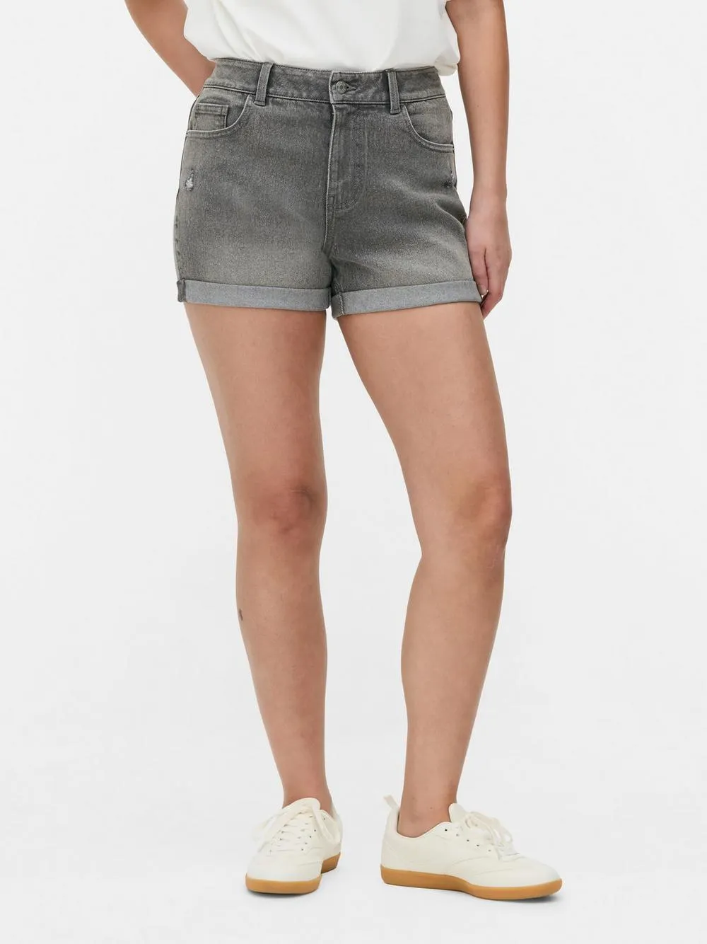 Pantalones cortos vaqueros con bajos vueltos