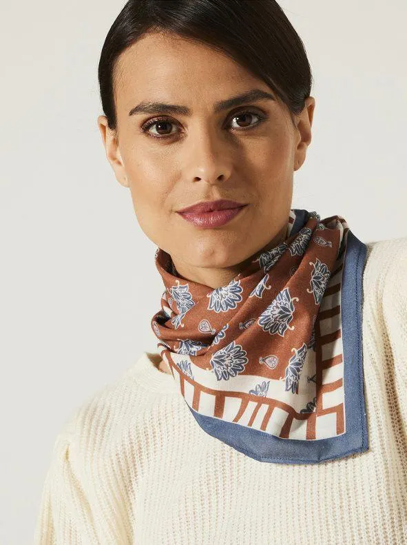 Fulard estampado con motivos indios, 70 x 70 cm - algodón