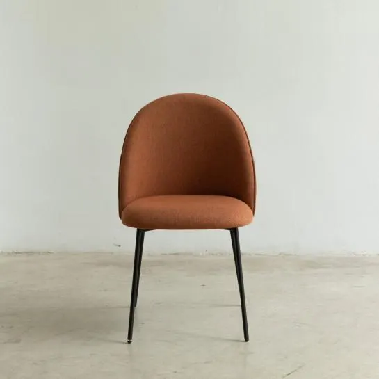 Silla tapizada terracota