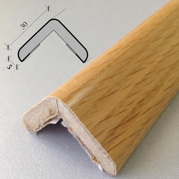 ANGULO MDF ROBLE 30X30MM 2,60M