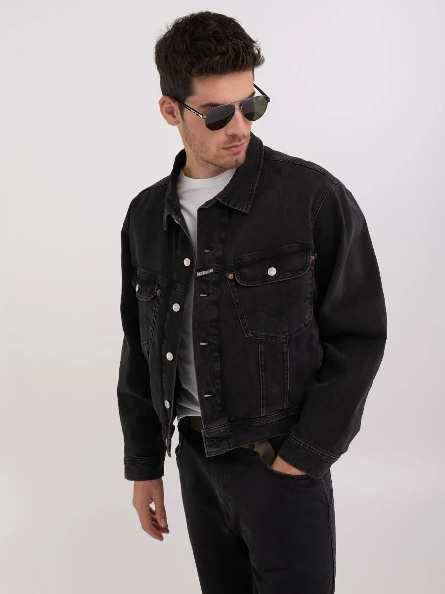 Cazadora de corte cómodo en denim negro