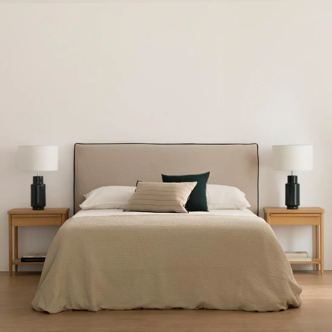 Cabecero tapizado desenfundable 150/160 beige ribete negro