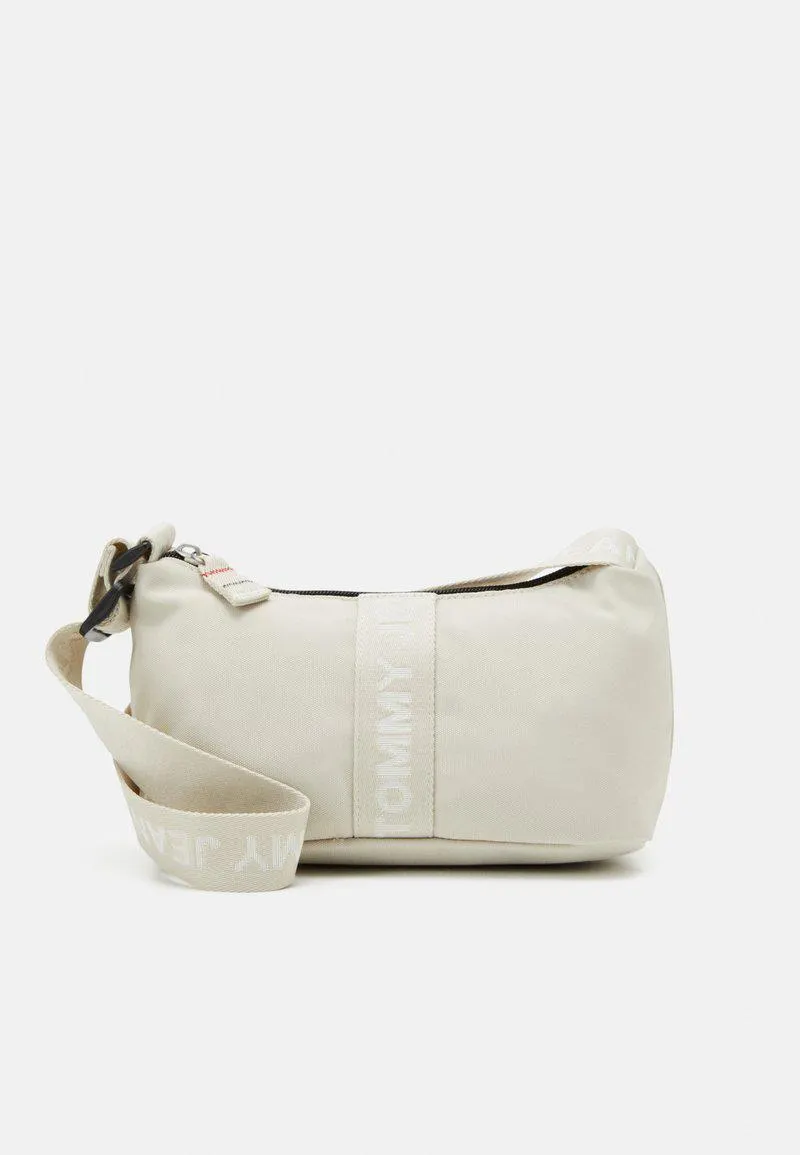ESSENTIALS SHOULDER - Bolso de mano