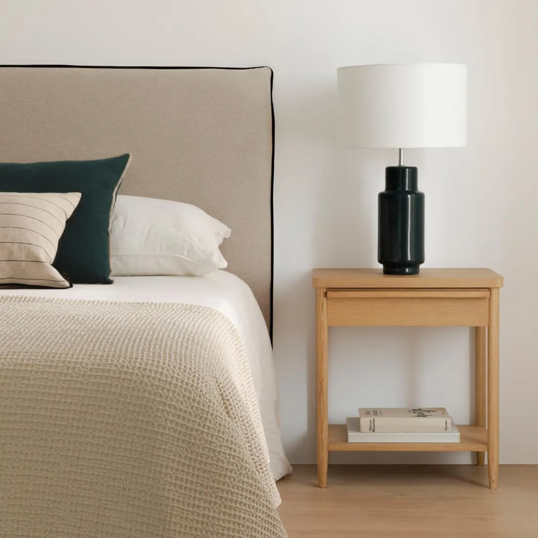 Mesita de noche de chapa de roble 1 cajón