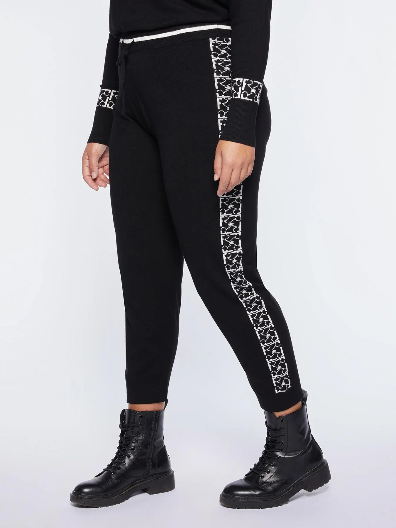 Pantaloni in maglia con loghi