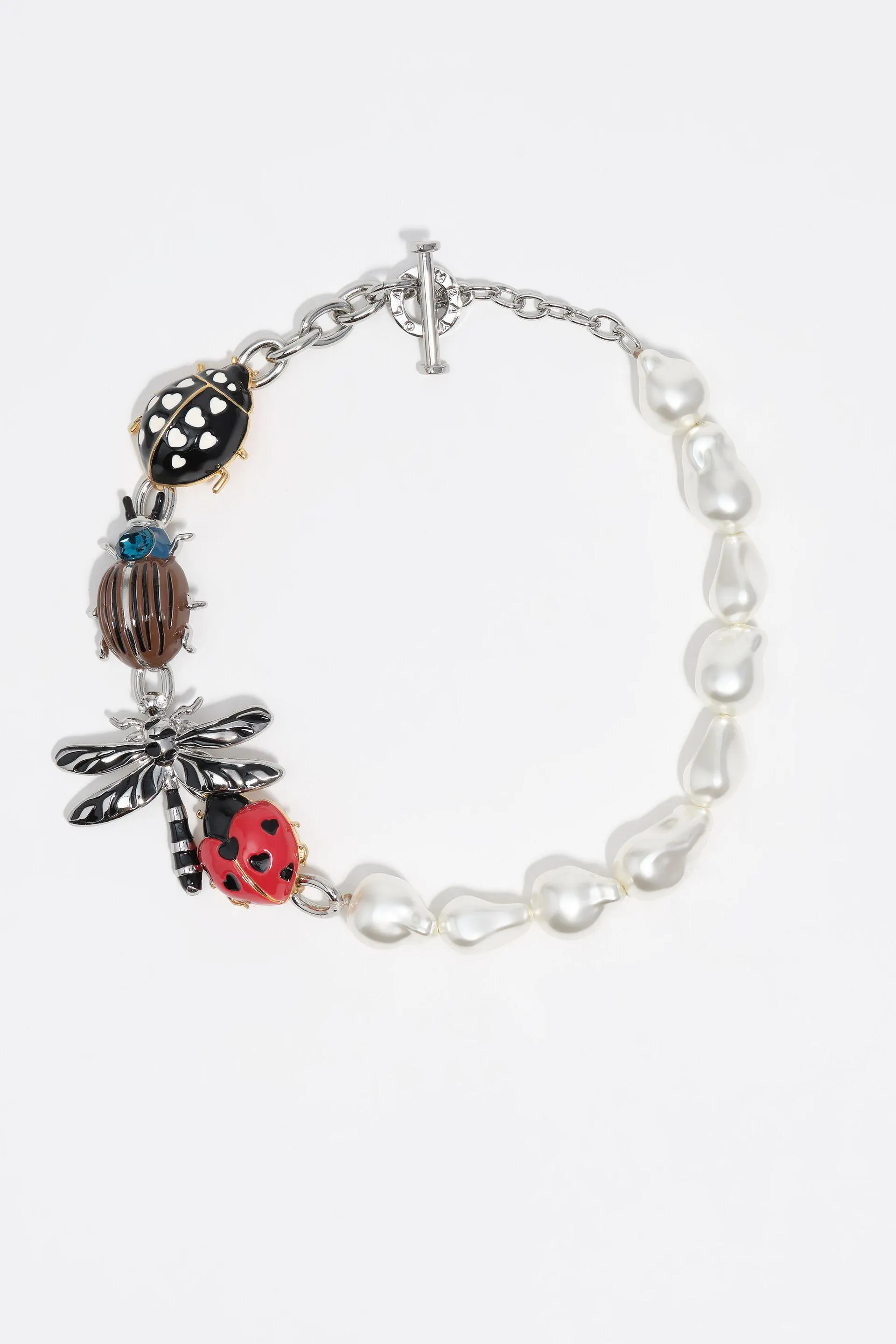 Collar cadena y perlas con escarabajo y libélula plateado