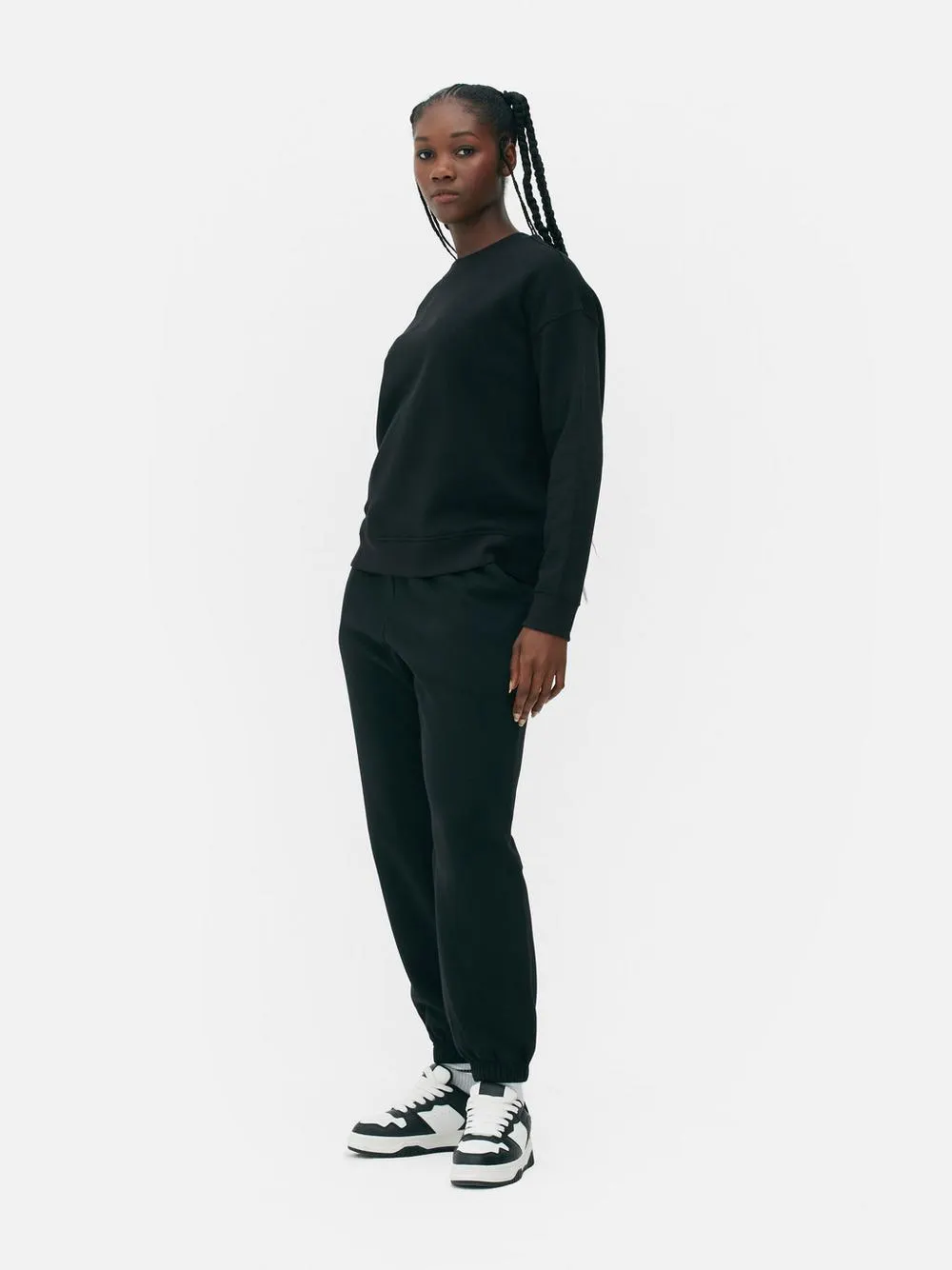 Joggers con bajos ajustados y cordón de ajuste