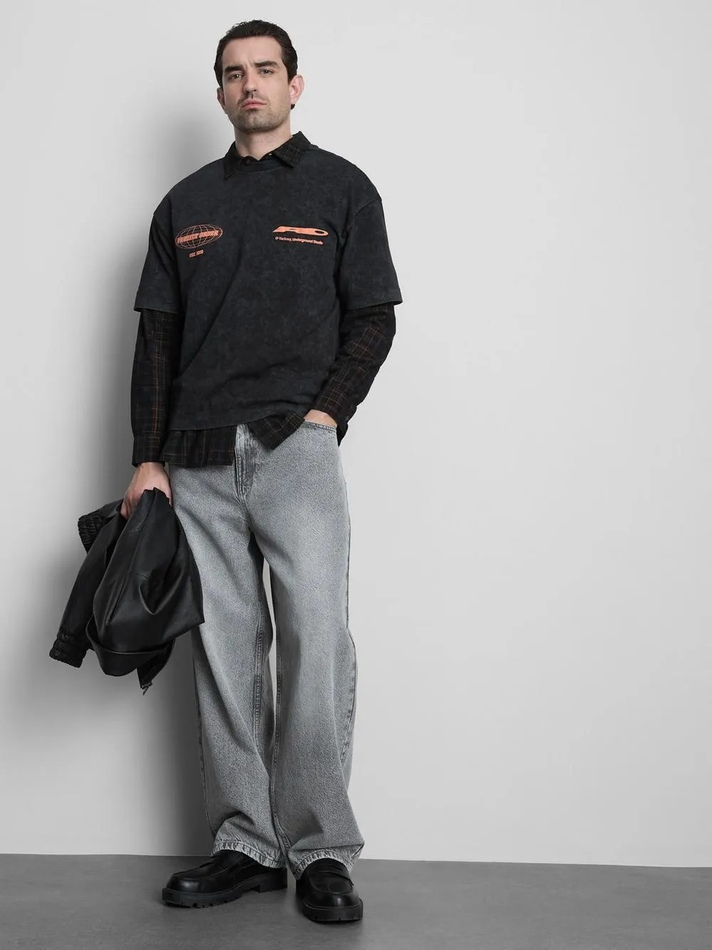 T-shirt logótipo efeito lavagem