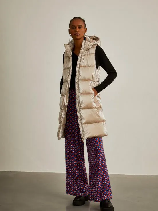 Chaleco largo acolchado con capucha