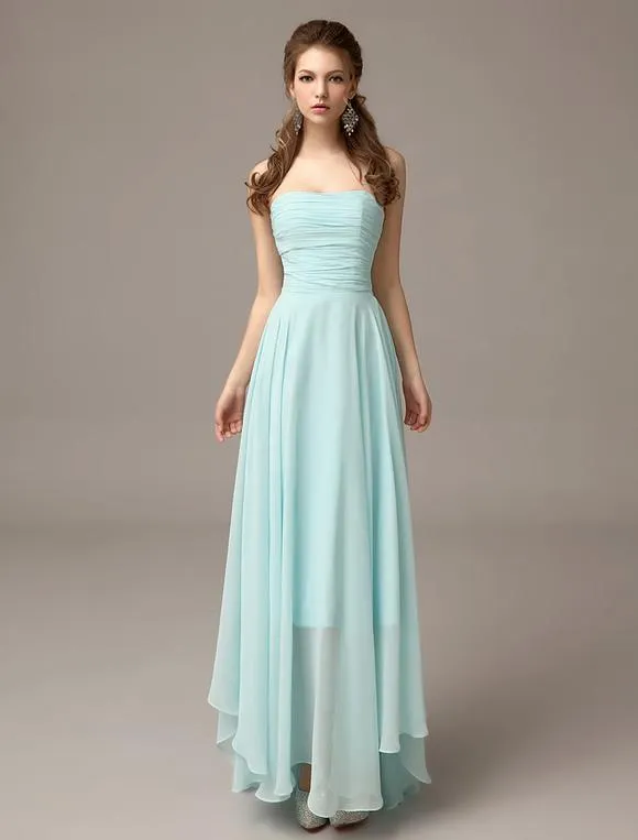 Vestido de damas de honor de chifón con escote palabra de honor y pliegues de cola asimétrica