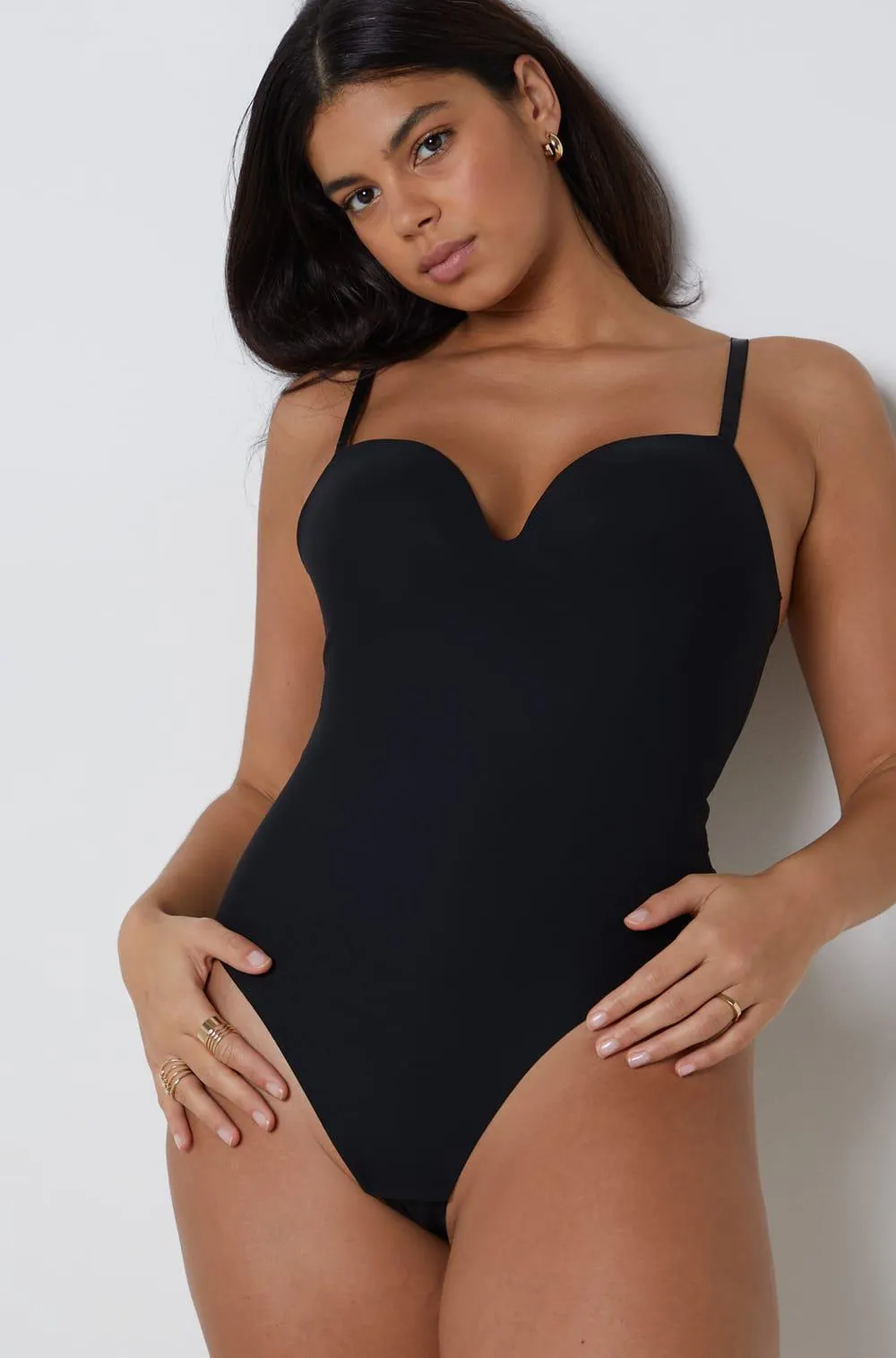 Body moldeador. Sujeción fuerte. Copa B-D