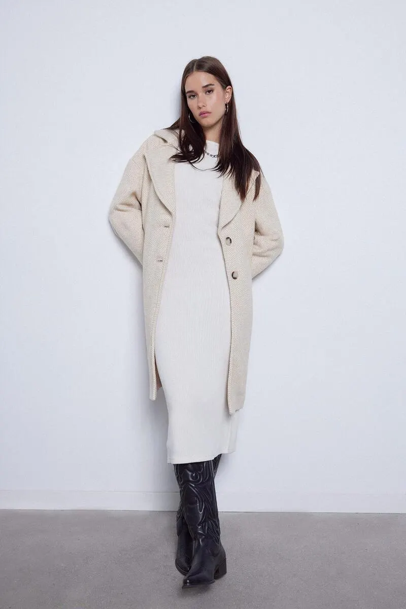 Abrigo oversize tonos arena