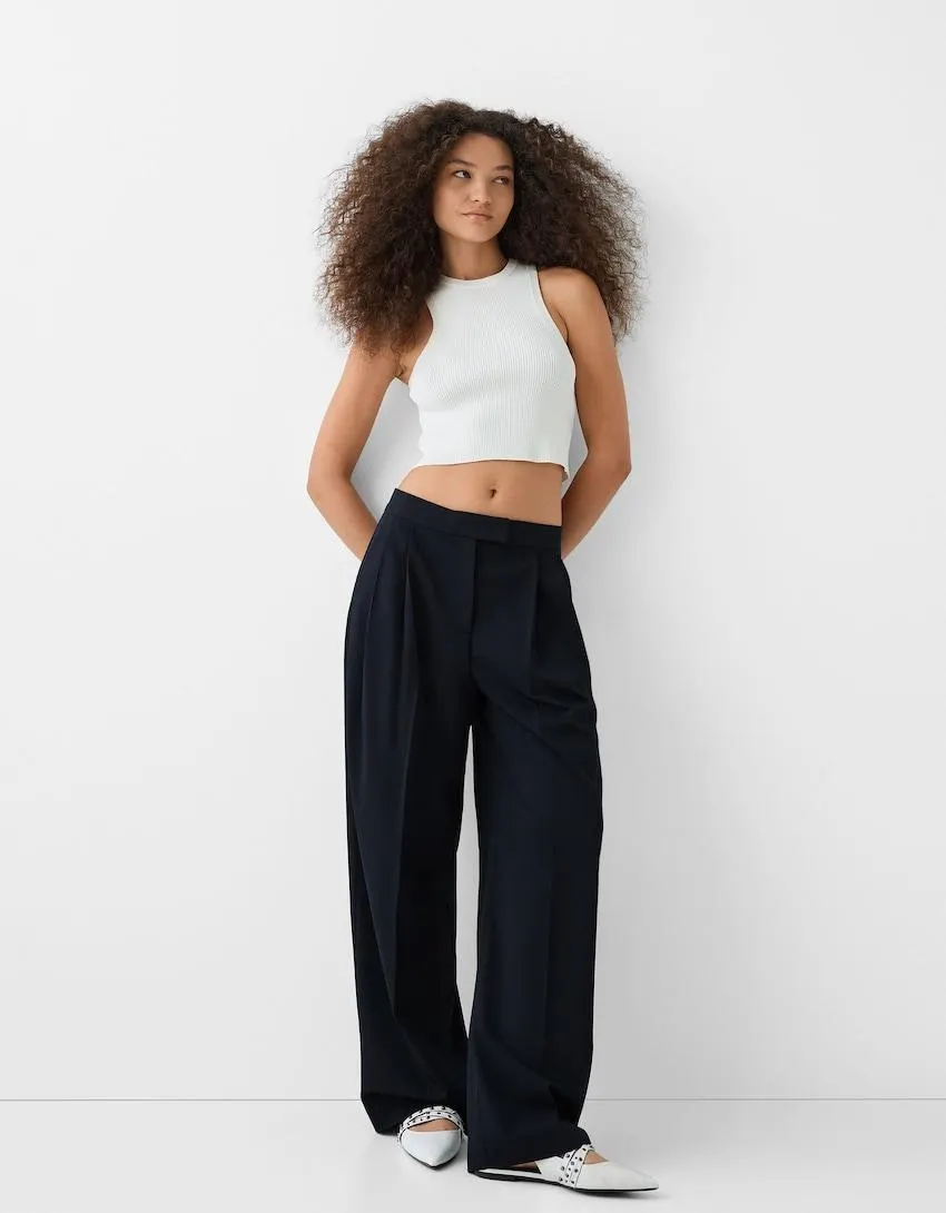 Relaxed-fit trousers with double darts