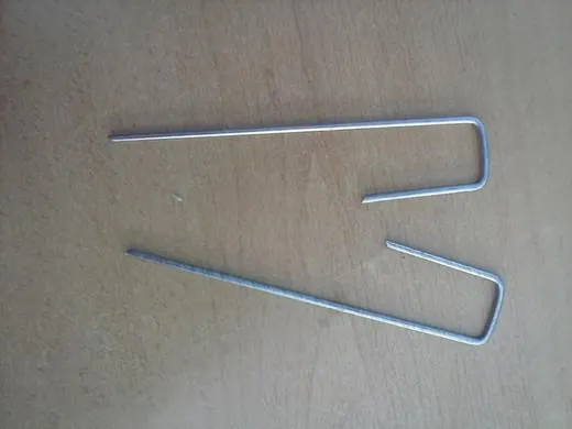 Grapa para fijar cesped