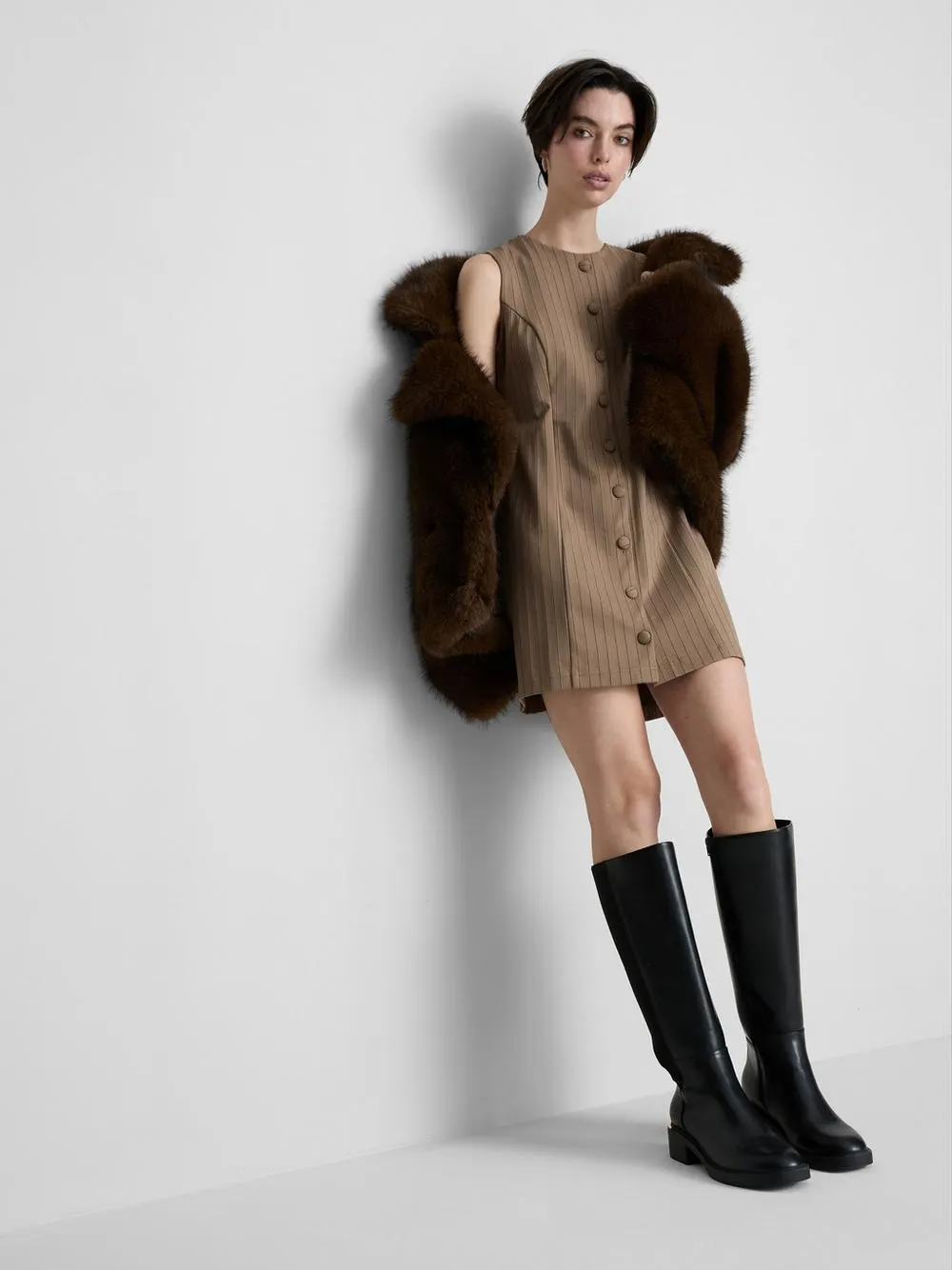 Vestido corto rectangular a rayas