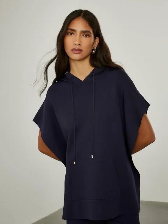 Jersey tipo poncho con capucha