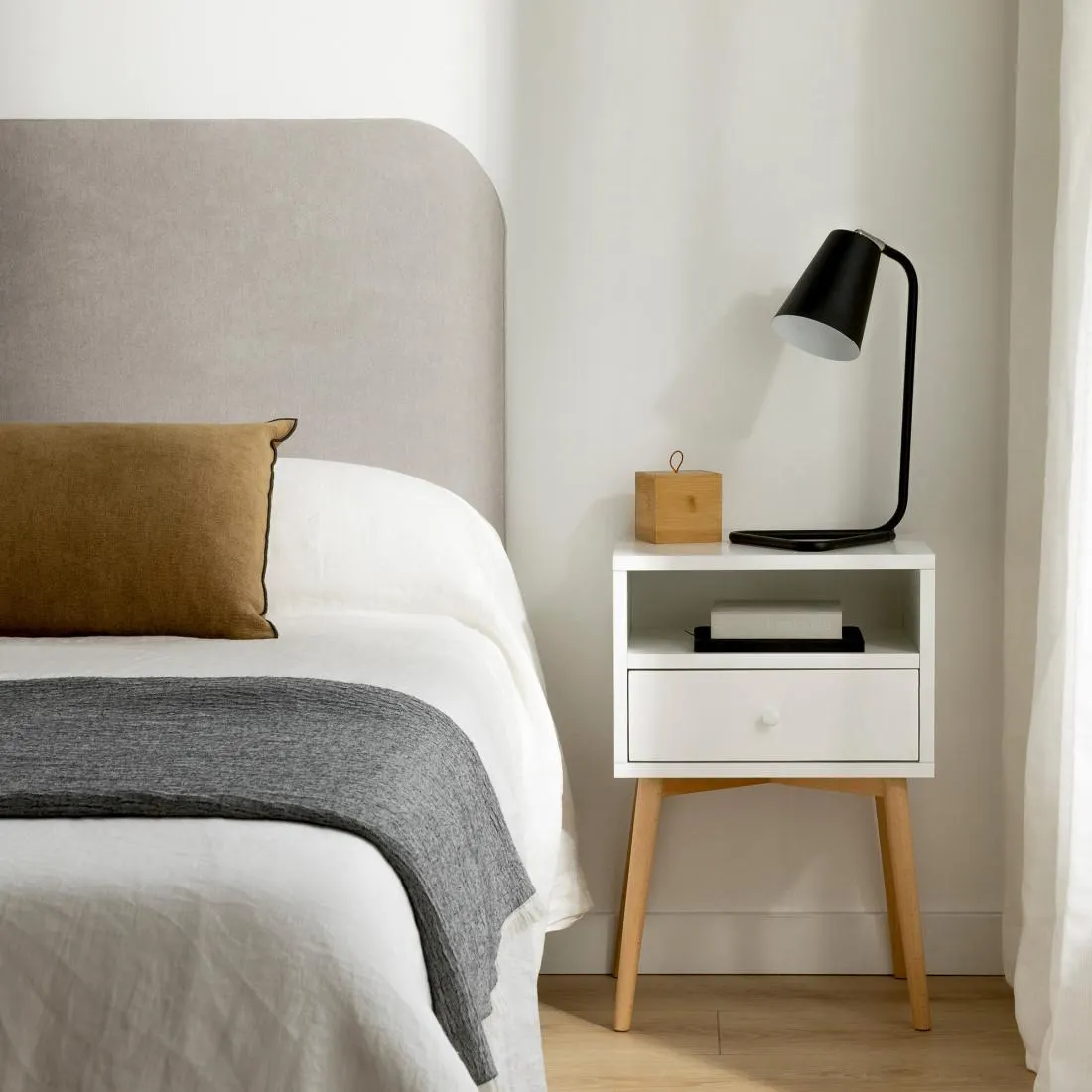 Mesita de noche blanca - natural 1 cajón