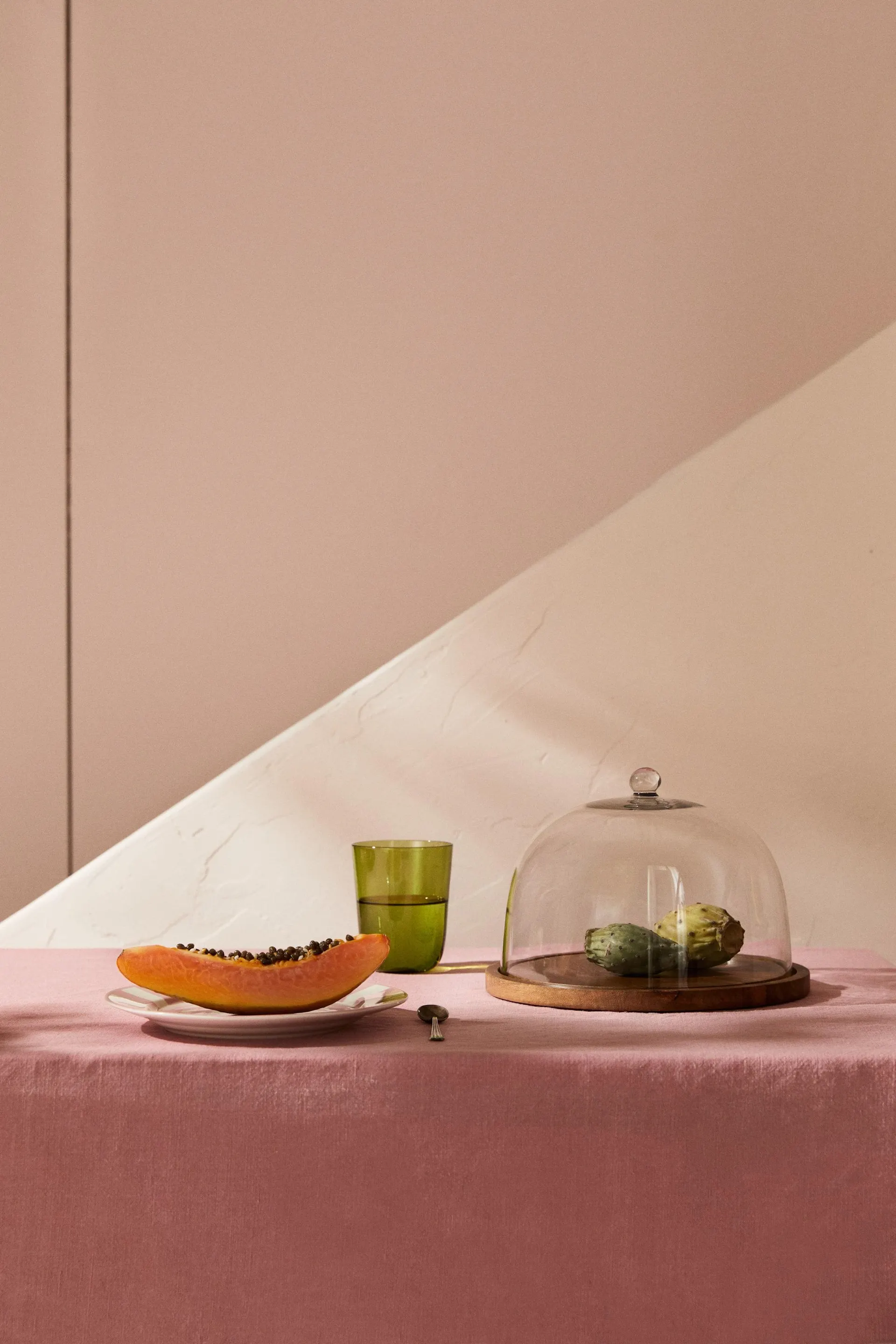 Fuente de madera para tartas con campana de vidrio