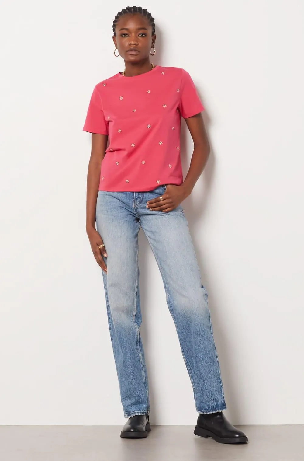 Camiseta manga corta, bordados florales