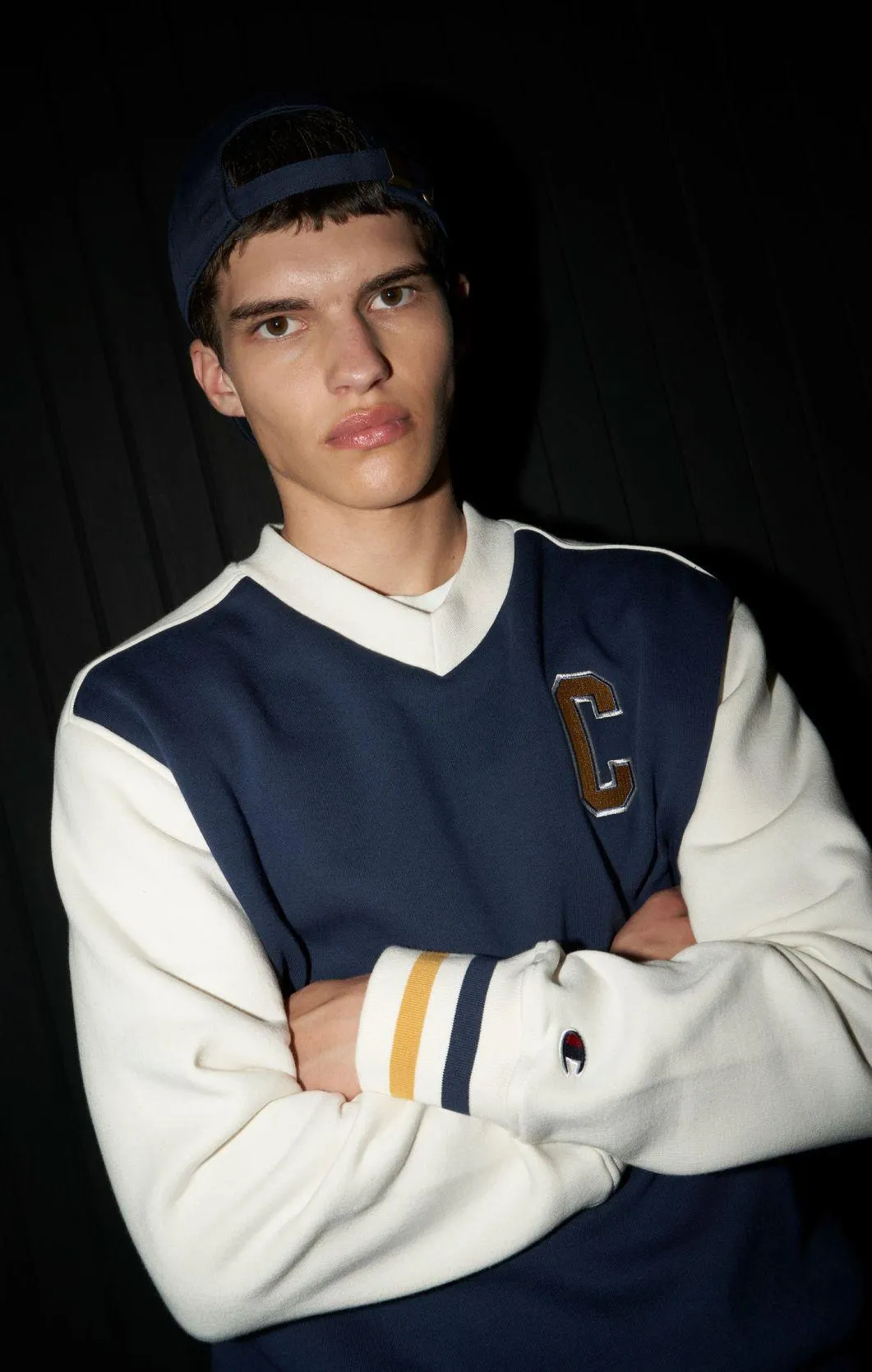 Sudadera Bookstore de felpa perchada con cuello de pico