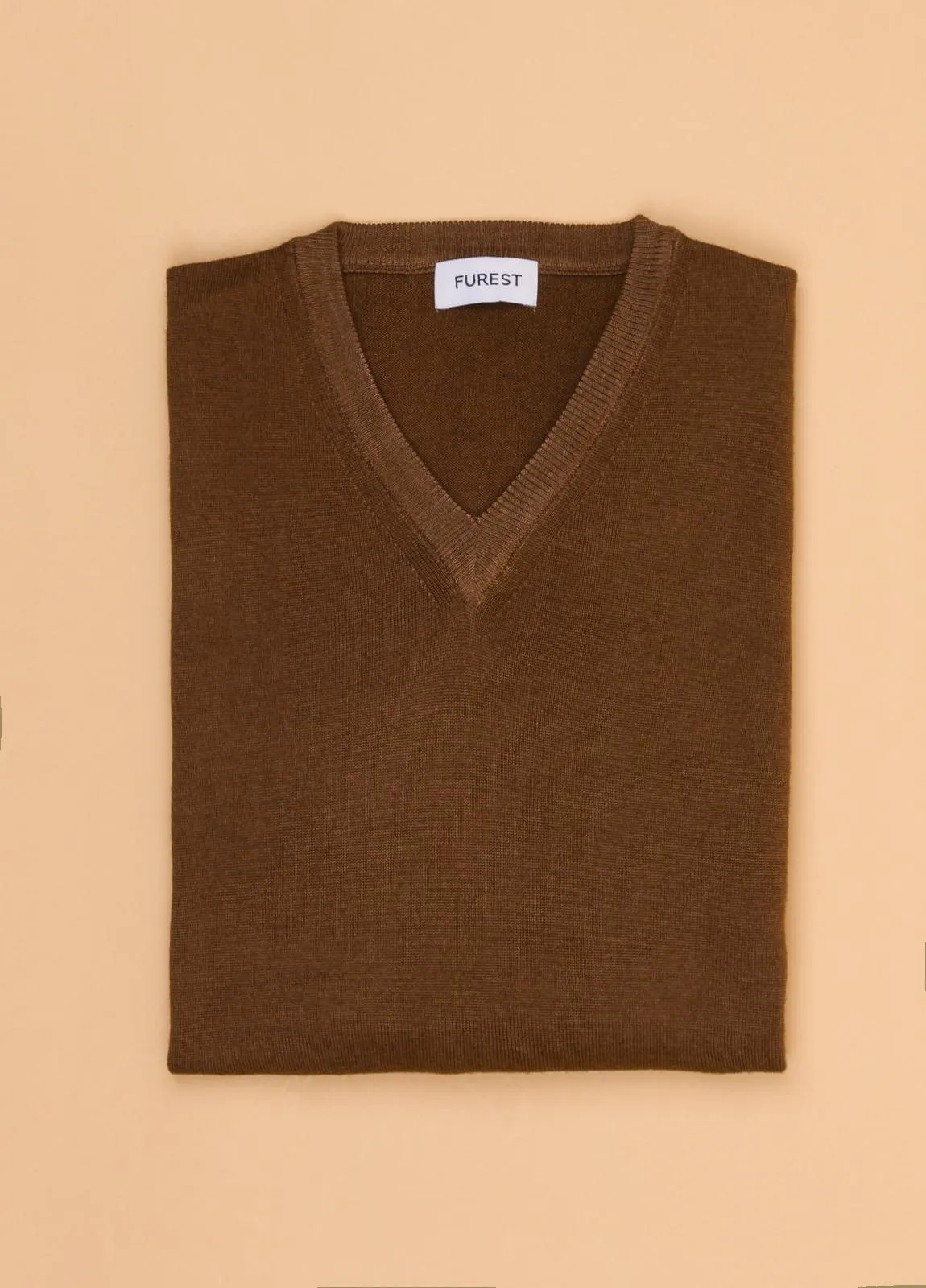 Jersey FUREST COLECCIÓN lana merino cuello pico color tabaco