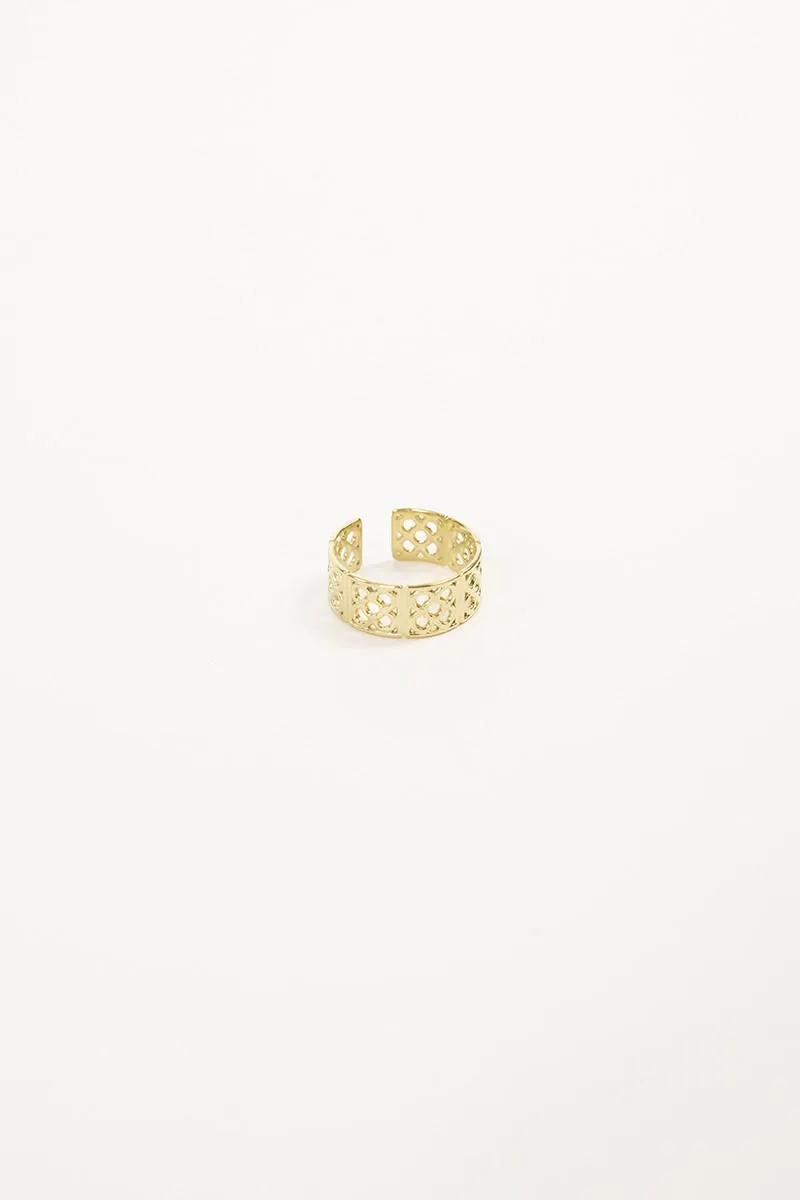 Anillo diseño cuadrado dorado