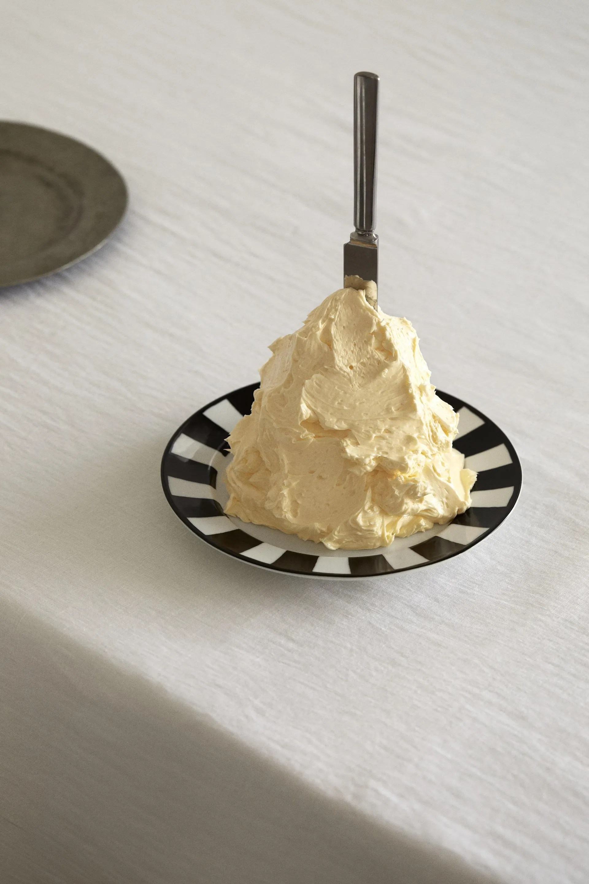 Plato mediano de porcelana