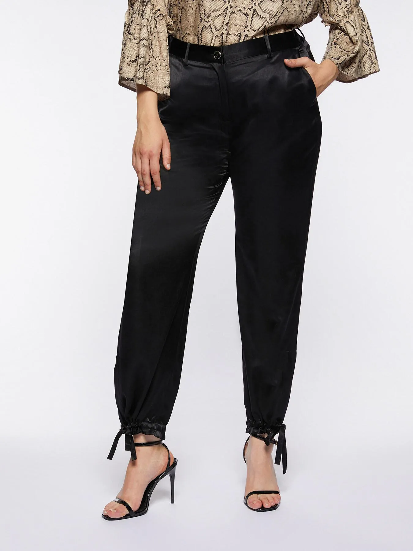 Pantalones de raso con jareta en el bajo